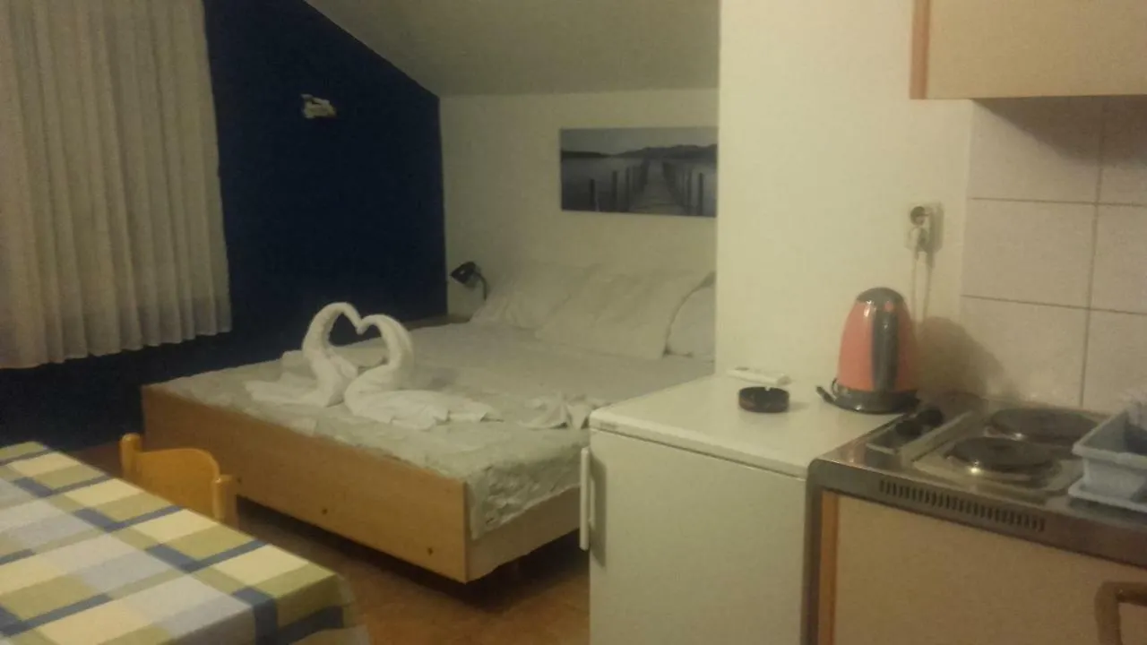 Apartments Demo Sveti Filip i Jakov 0*,  Croatia
