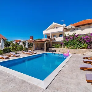  Apartment Merita With Pool